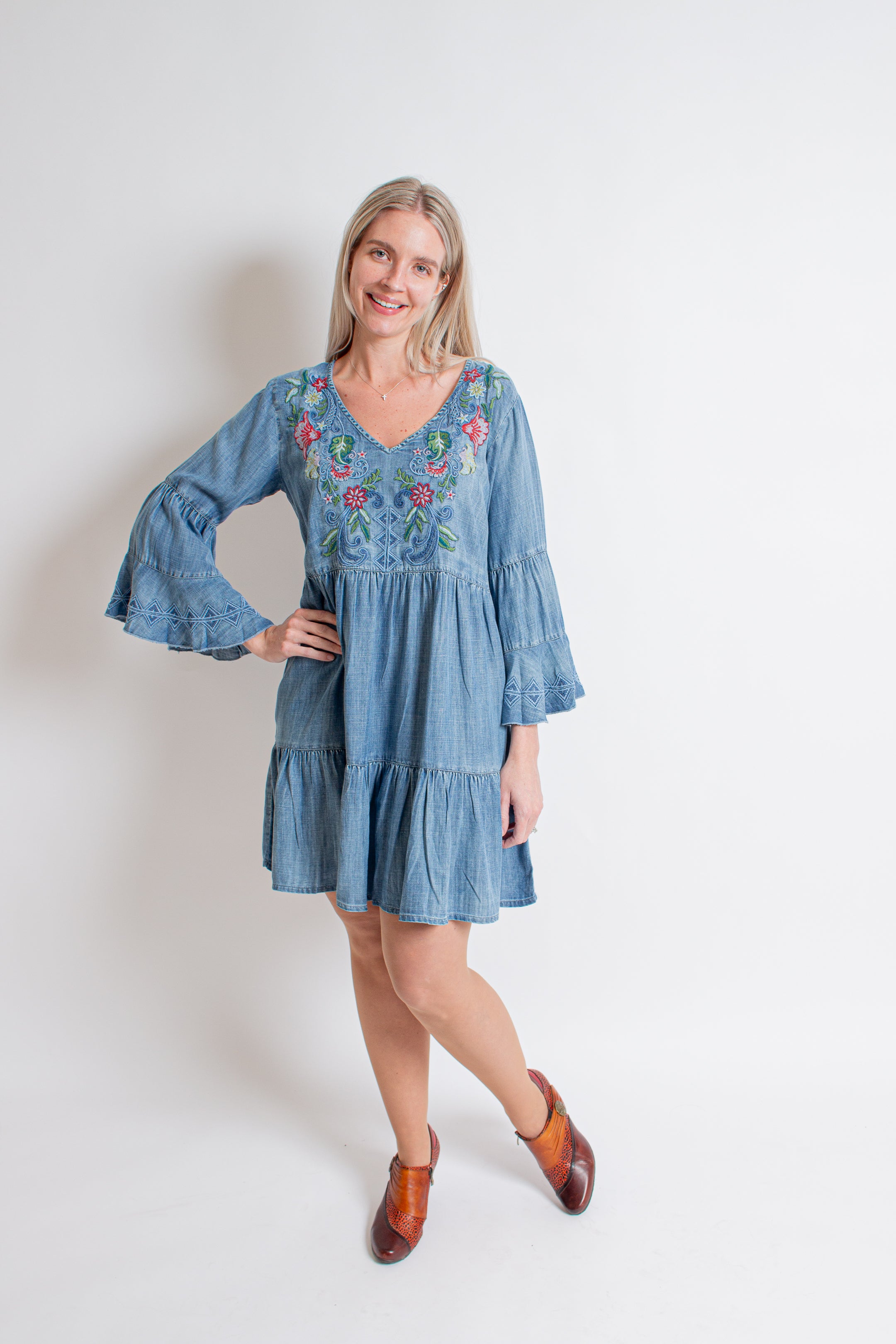 Ameri　ADORABLE BACK RIBBON DENIM DRESS Ameri ADORABLE BACK RIBBON DENIM DRESS